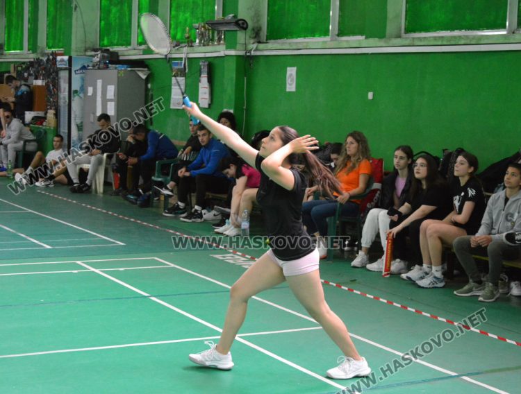 Бадминтон тимовете  на ПМГ-Хасково с отлично представяне на Ученическите игри