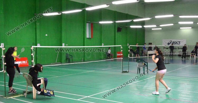 Бадминтон тимовете  на ПМГ-Хасково с отлично представяне на Ученическите игри