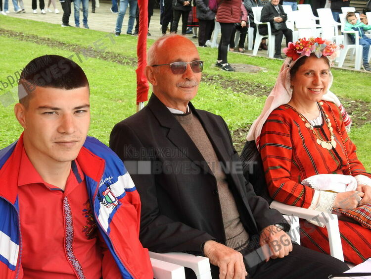  Над 300 изпълнители се включиха в днешния празник „Танцувай с нас”в Кърджали/снимки/