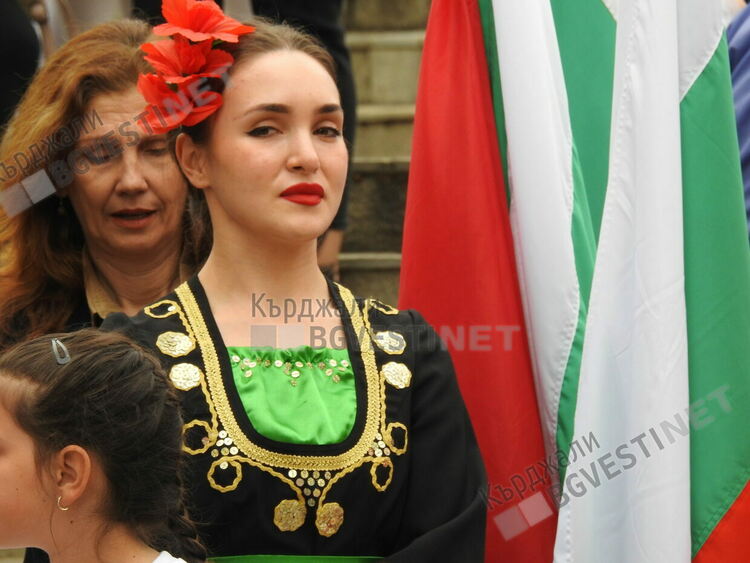  Над 300 изпълнители се включиха в днешния празник „Танцувай с нас”в Кърджали/снимки/