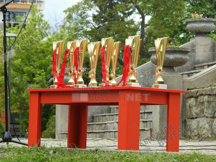  Над 300 изпълнители се включиха в днешния празник „Танцувай с нас”в Кърджали/снимки/