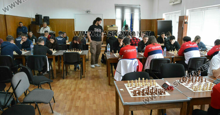 Бадминтон тимовете  на ПМГ-Хасково с отлично представяне на Ученическите игри