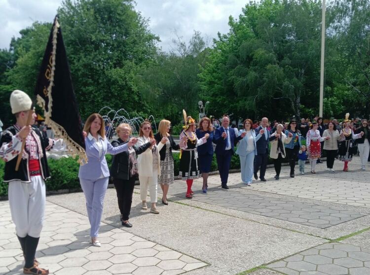 Първомай празнува!