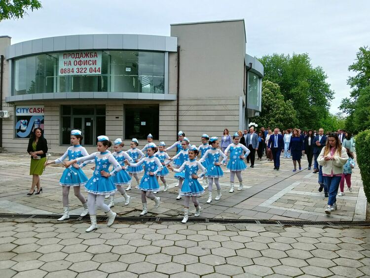 Първомай празнува!