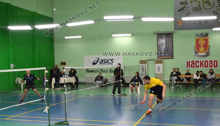 Бадминтон тимовете  на ПМГ-Хасково с отлично представяне на Ученическите игри