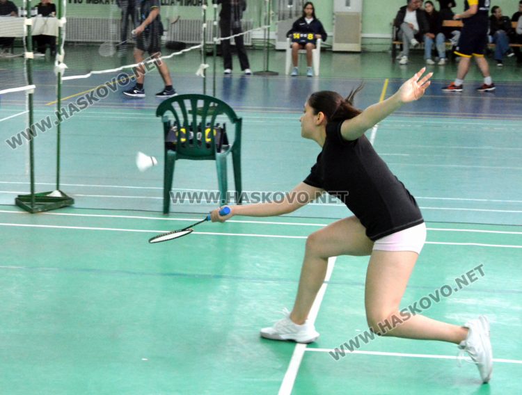 Бадминтон тимовете  на ПМГ-Хасково с отлично представяне на Ученическите игри