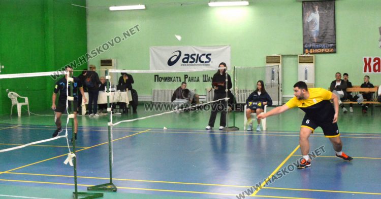 Бадминтон тимовете  на ПМГ-Хасково с отлично представяне на Ученическите игри