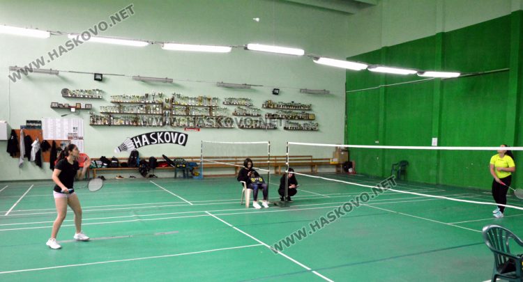Бадминтон тимовете  на ПМГ-Хасково с отлично представяне на Ученическите игри