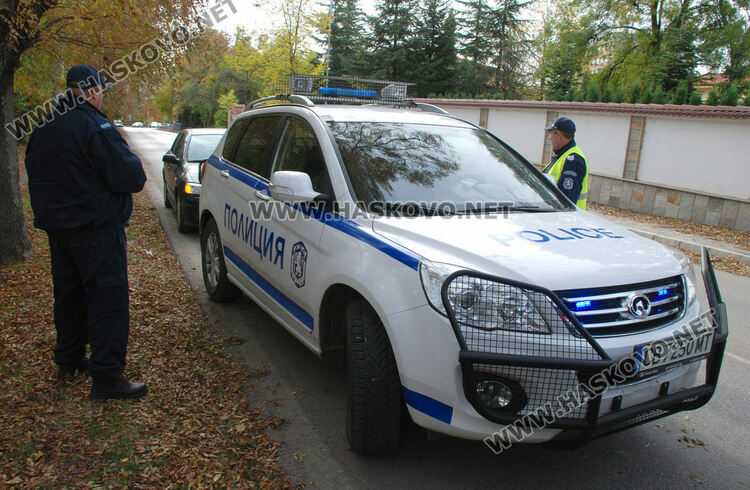 20-годишен опита да глътне дрога пред полицаи и да избяга с тротинетка