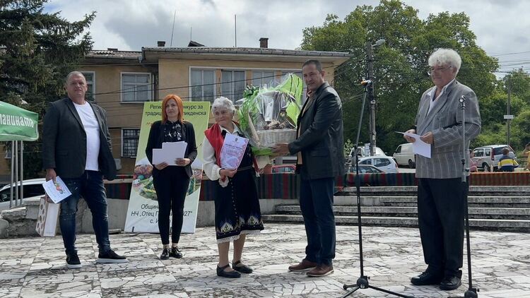 За дванадесета година се проведе регионалният конкурс „Червен, червен Великден“