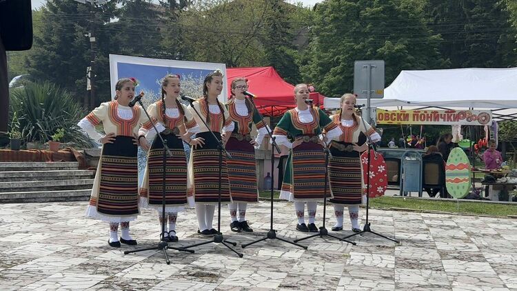 За дванадесета година се проведе регионалният конкурс „Червен, червен Великден“