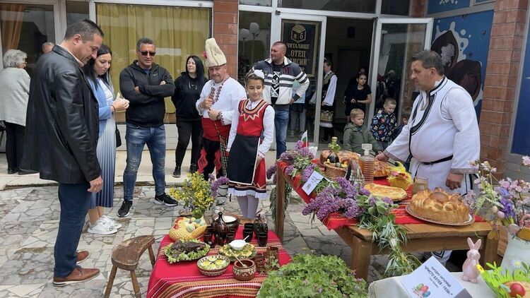 За дванадесета година се проведе регионалният конкурс „Червен, червен Великден“