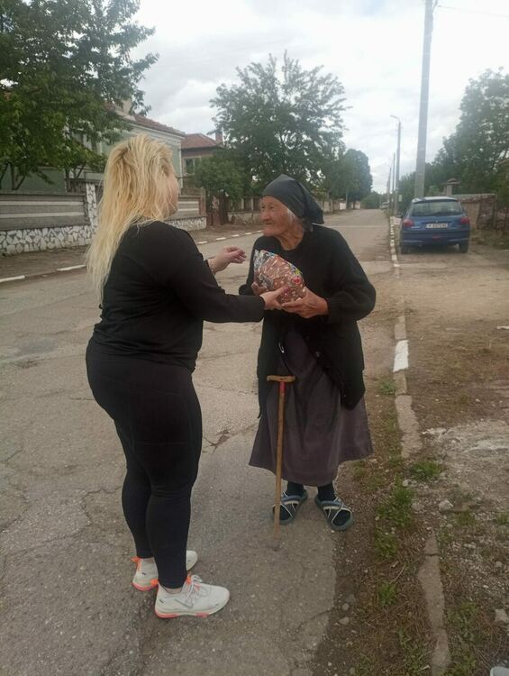 Лили и Миро отново зарадваха хората от Искра