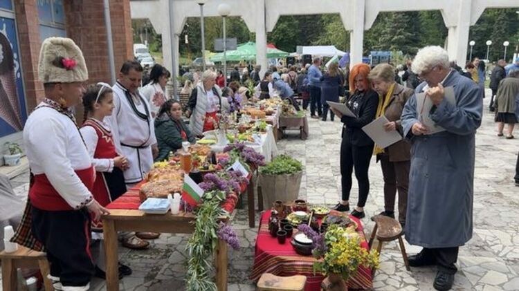 За дванадесета година се проведе регионалният конкурс „Червен, червен Великден“