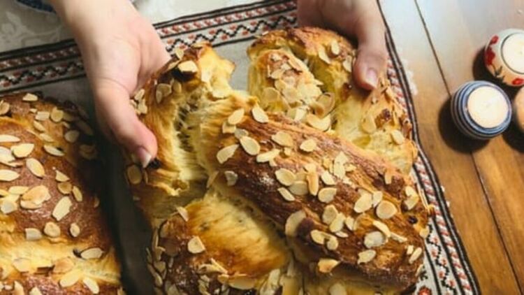 Традицията изпълнява своя смисъл не когато се използва за напразни обещания за завръщане към миналото, а за осмисляне на настоящето и евентуално на бъдещето.