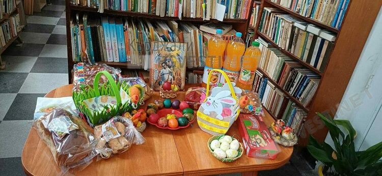 Децата от кв."Гледка" в Кърджали боядисаха яйца на Велики четвъртък