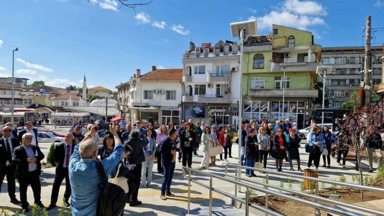 Откриха официално обновения площад „Хаджи Димитър“в Кърджали