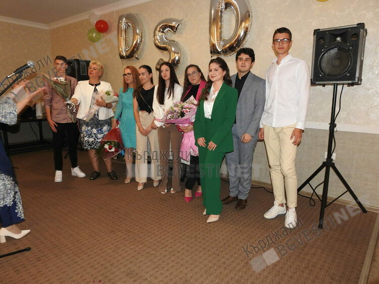 Посланичката на Федерална република Германия връчи немски езикови дипломи на ученици от Езиковата гимназия/снимки/