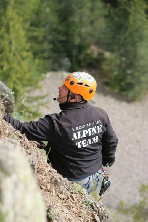 Алпийците от 101-ви полк подмениха знамето на Орлова скала / ГАЛЕРИЯ/