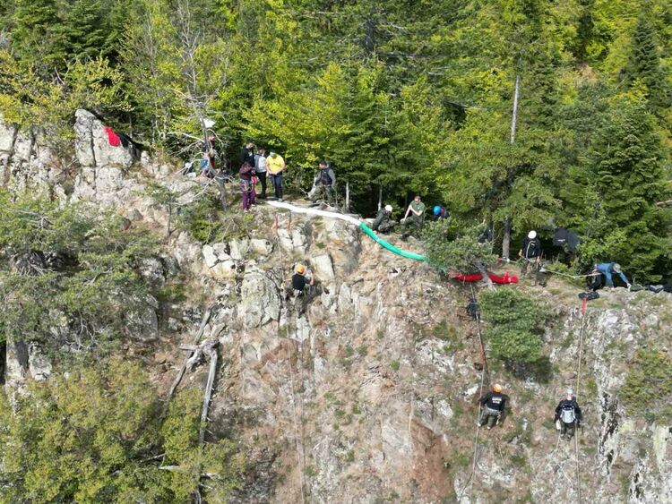 Алпийците от 101-ви полк подмениха знамето на Орлова скала / ГАЛЕРИЯ/