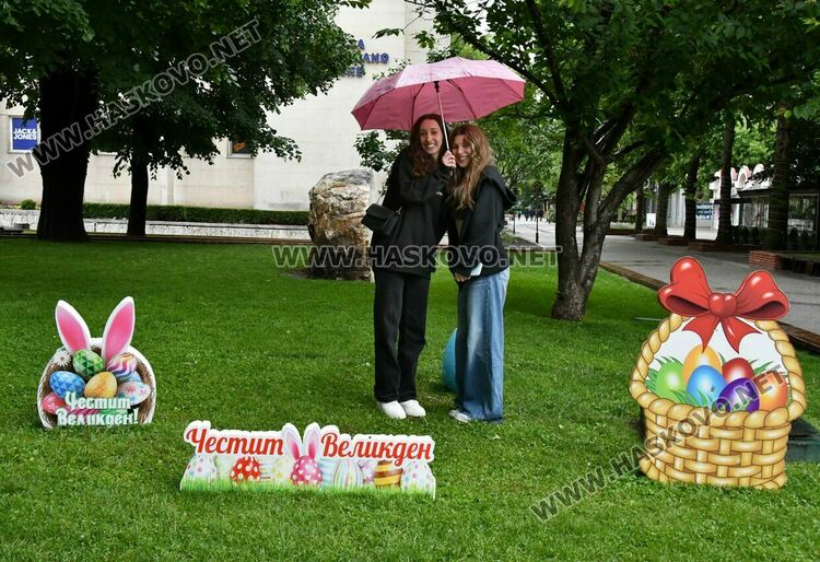 Дъждовна и хладна Велика събота
