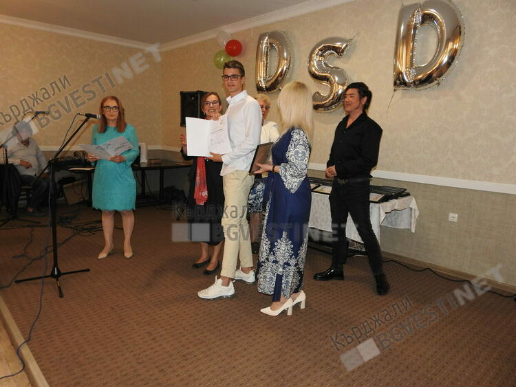 Посланичката на Федерална република Германия връчи немски езикови дипломи на ученици от Езиковата гимназия/снимки/