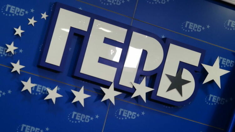 Борисов, Караянчева и Делян Добрев повеждат по две листи за 50-о НС