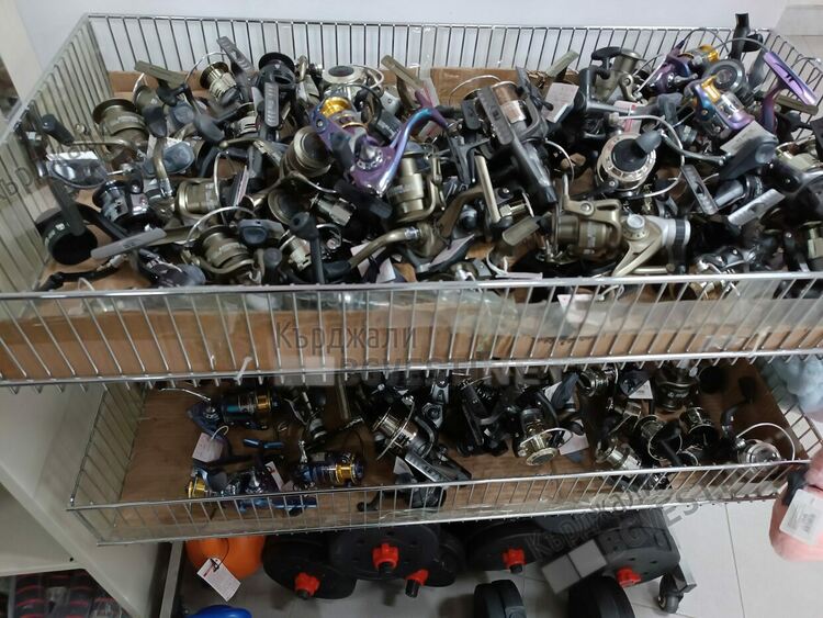  При забраната за риболов в Кърджали върви усилено търговията на такъми на старо