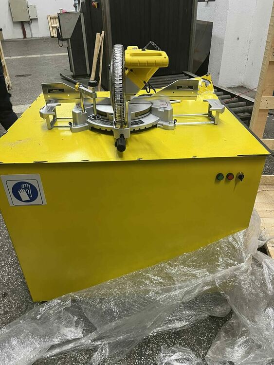  Над 570 000 къса контрабандни цигари, укрити в режещи машини, задържаха на  Капитан Андреево