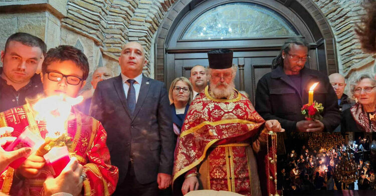 Христос Воскресе!Миряните в Кърджали получиха Благодатния огън от малкия Манол