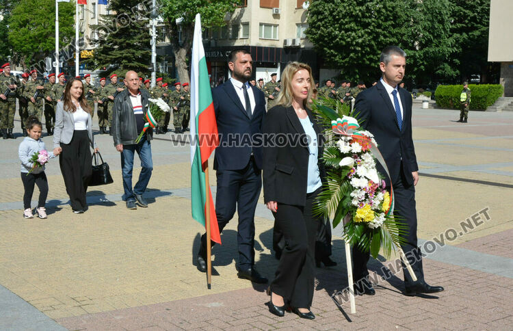 С тържествен Гергьовденски ритуал на пл.“Свобода“ Хасково отбеляза Деня на храбростта и празник на Българската армия