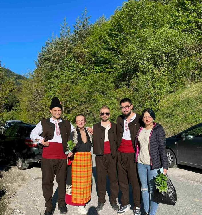 Вкусни козунаци раздадоха от МГЕРБ в Смолян 