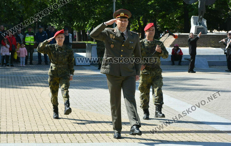 С тържествен Гергьовденски ритуал на пл.“Свобода“ Хасково отбеляза Деня на храбростта и празник на Българската армия