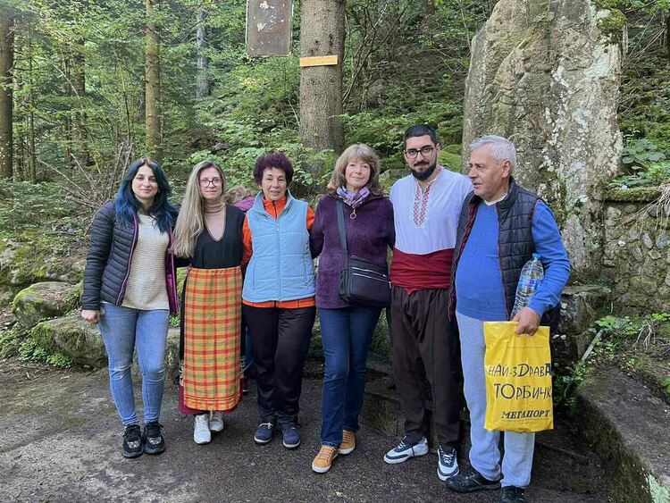 Вкусни козунаци раздадоха от МГЕРБ в Смолян 