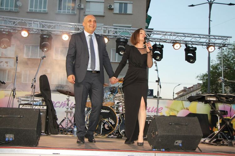 Кметът Ерол Мюмюн подари грандиозен концерт на кърджалийци за Великден