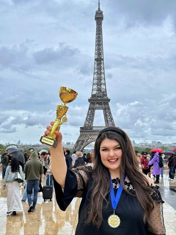 Нани Тенева отнесе Grand prix от фестивал на изкуствата в Париж