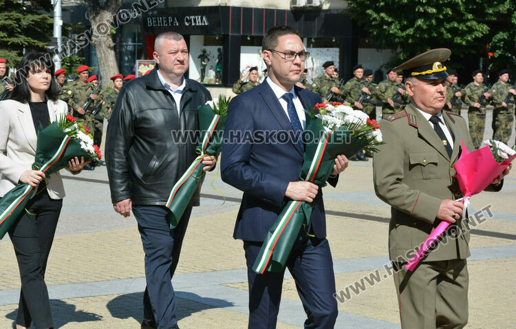 С тържествен Гергьовденски ритуал на пл.“Свобода“ Хасково отбеляза Деня на храбростта и празник на Българската армия