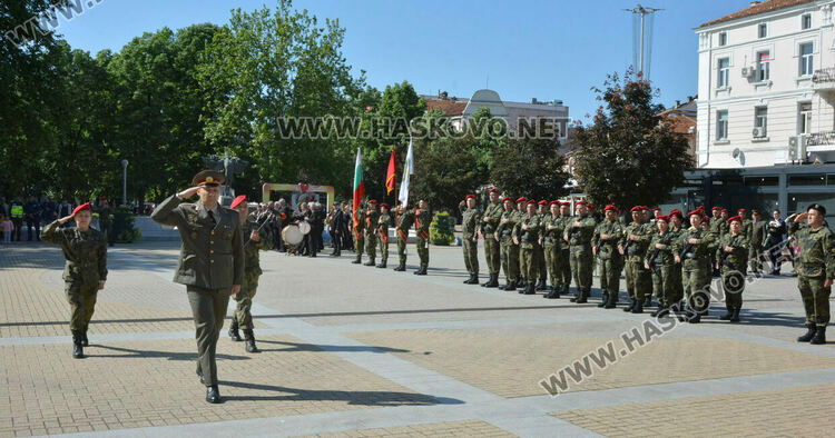С тържествен Гергьовденски ритуал на пл.“Свобода“ Хасково отбеляза Деня на храбростта и празник на Българската армия