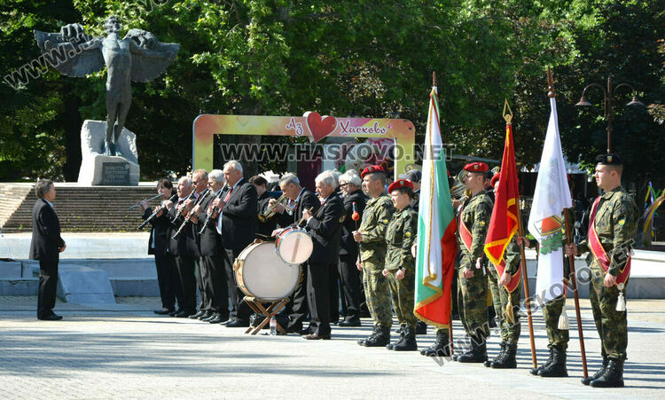 С тържествен Гергьовденски ритуал на пл.“Свобода“ Хасково отбеляза Деня на храбростта и празник на Българската армия