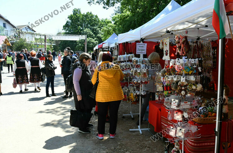 Конкурс, концерти и занаятчии на Националния събор „Китна Тракия“ в Хасково