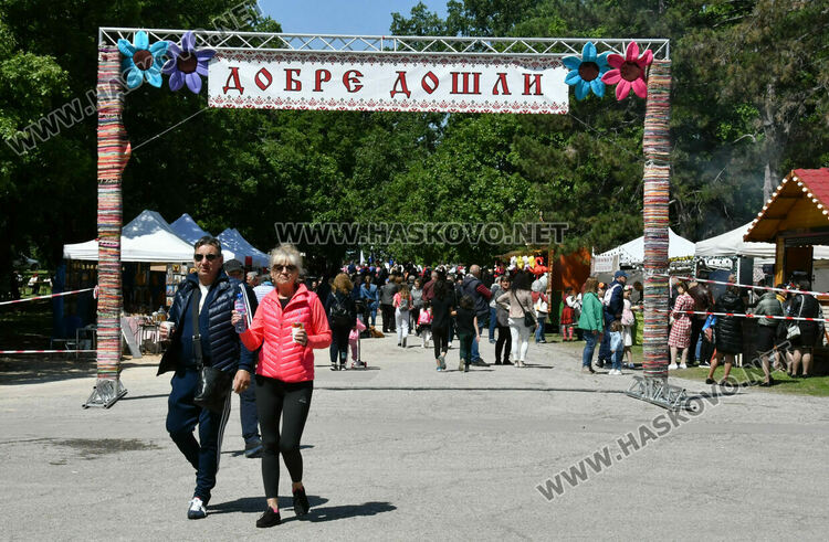 Конкурс, концерти и занаятчии на Националния събор „Китна Тракия“ в Хасково