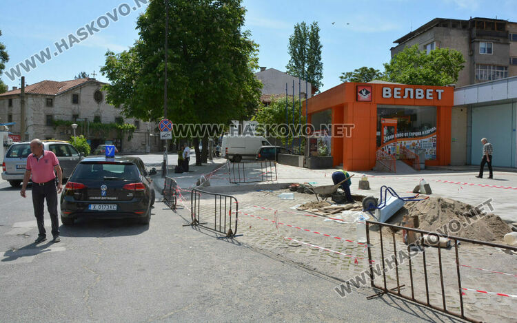 Автоинструктор: Неправомерно ме глобиха за паркиране пред аптека в Хасково