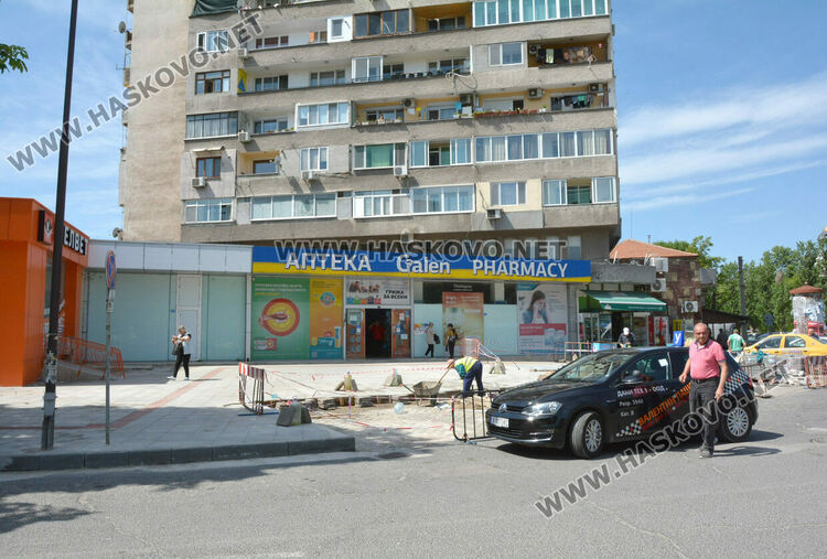 Автоинструктор: Неправомерно ме глобиха за паркиране пред аптека в Хасково