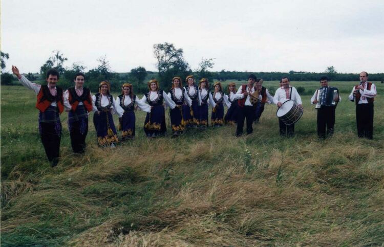 Танцовият състав от 2000 г.