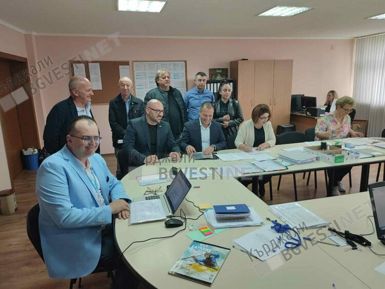 Коалицията ПП-ДБ в Кърджали регистрира листата си за парламентарния вот,водач е Радослав Милев