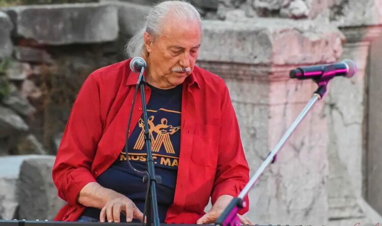 Инцидент връща Кирил Маричков от турне в Северна Америка