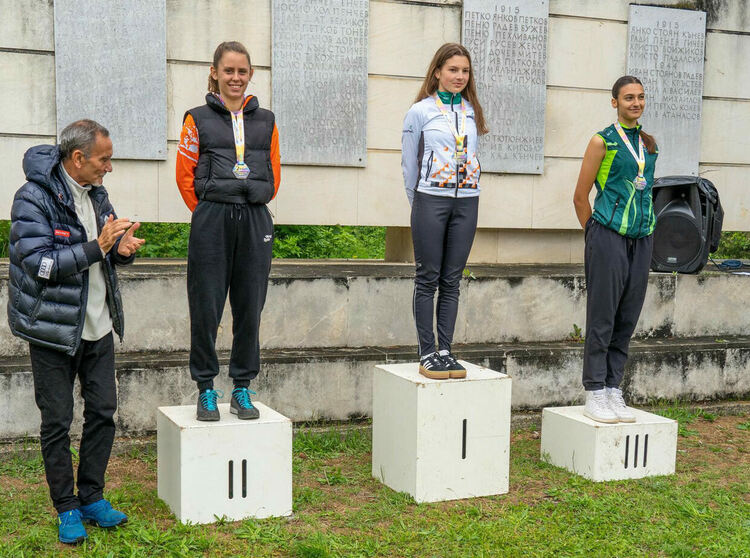 Дияна Янева с три медала от  Купа „Великден“