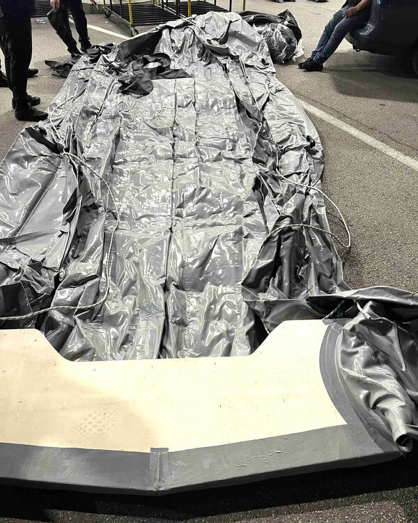 Задържаха контрабандни надуваеми лодки в автобус, бус и кола