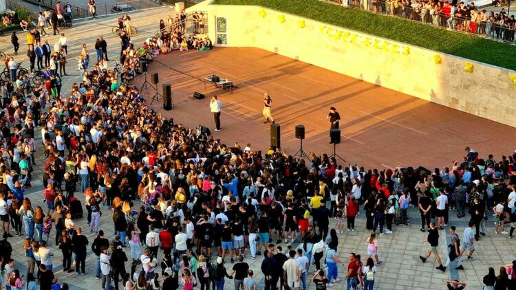 Изложба на Герака и концерт на "Молец" поставиха началото на Майските културни празници