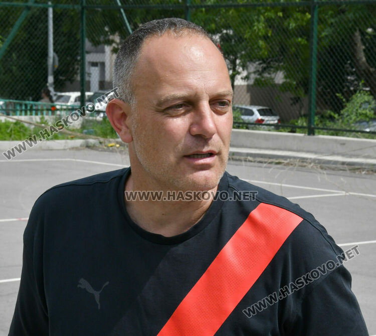 Деца от три училища се включиха във футболен турнир в Хасково